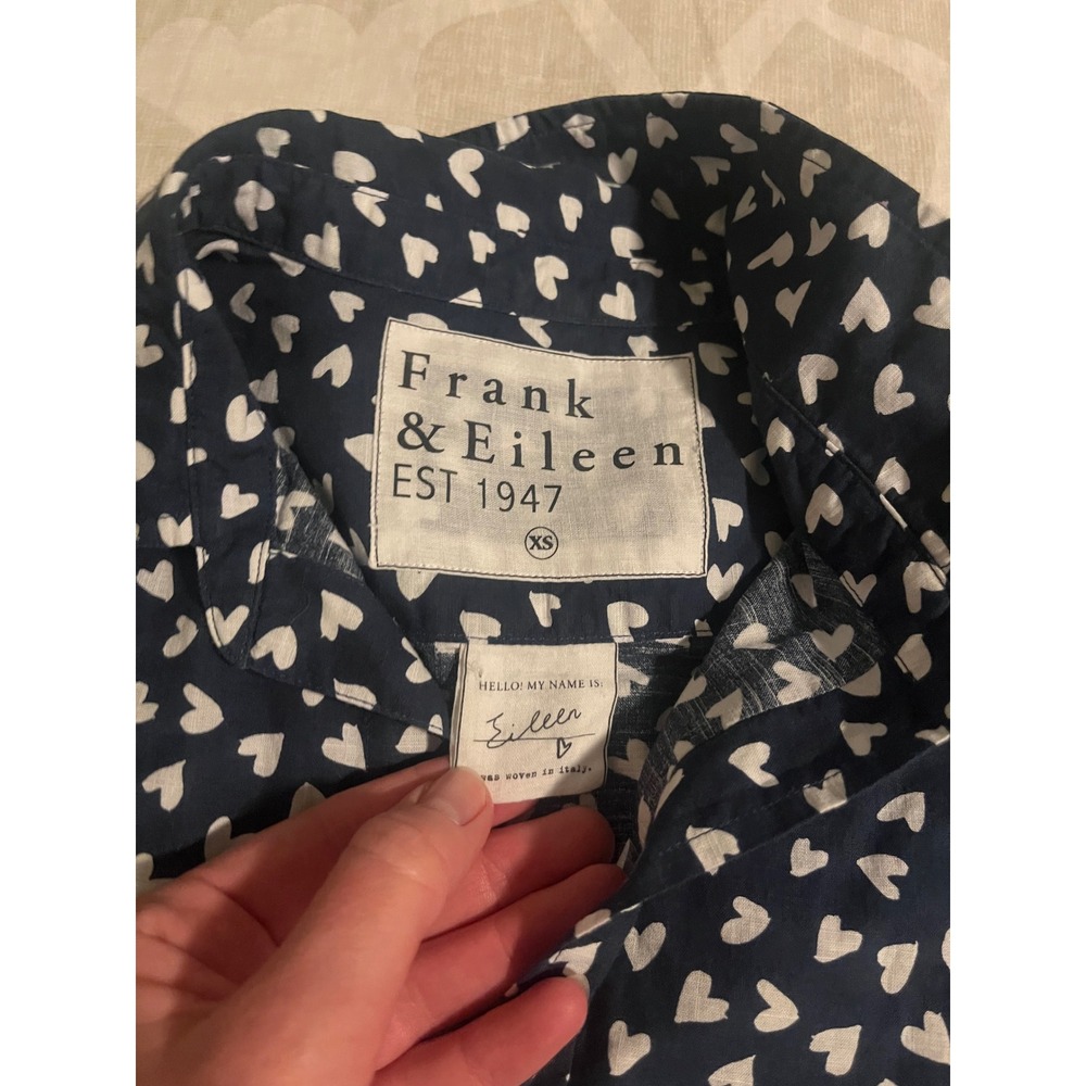 Frank & Eileen "Eileen" navy blue white heart printed cotton button up xs - Picture 3 of 8